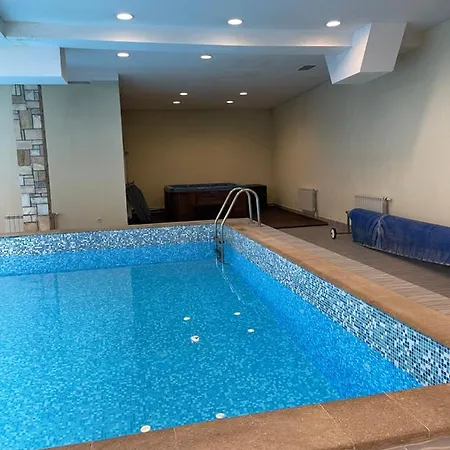 Апартаменти At Predela1 *